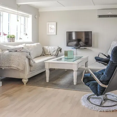Feriehus Three-bedroom Holiday In