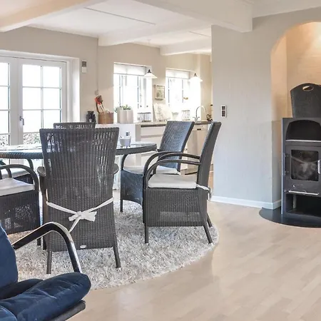 Three-bedroom Holiday In Feriehus Ebberup
