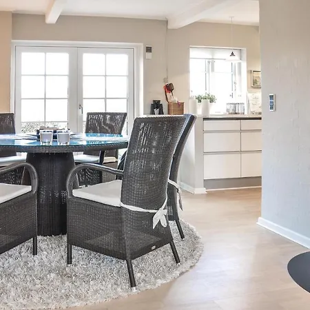 Three-bedroom Holiday In Ebberup